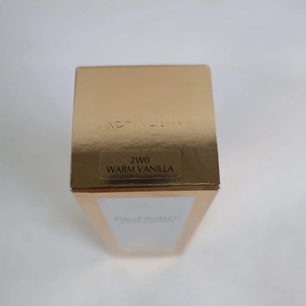 Estee Lauder Re-Nutriv Ultra Radiance Liquid Makeup SPF 20 1 oz 2W0 Warm Vanilla